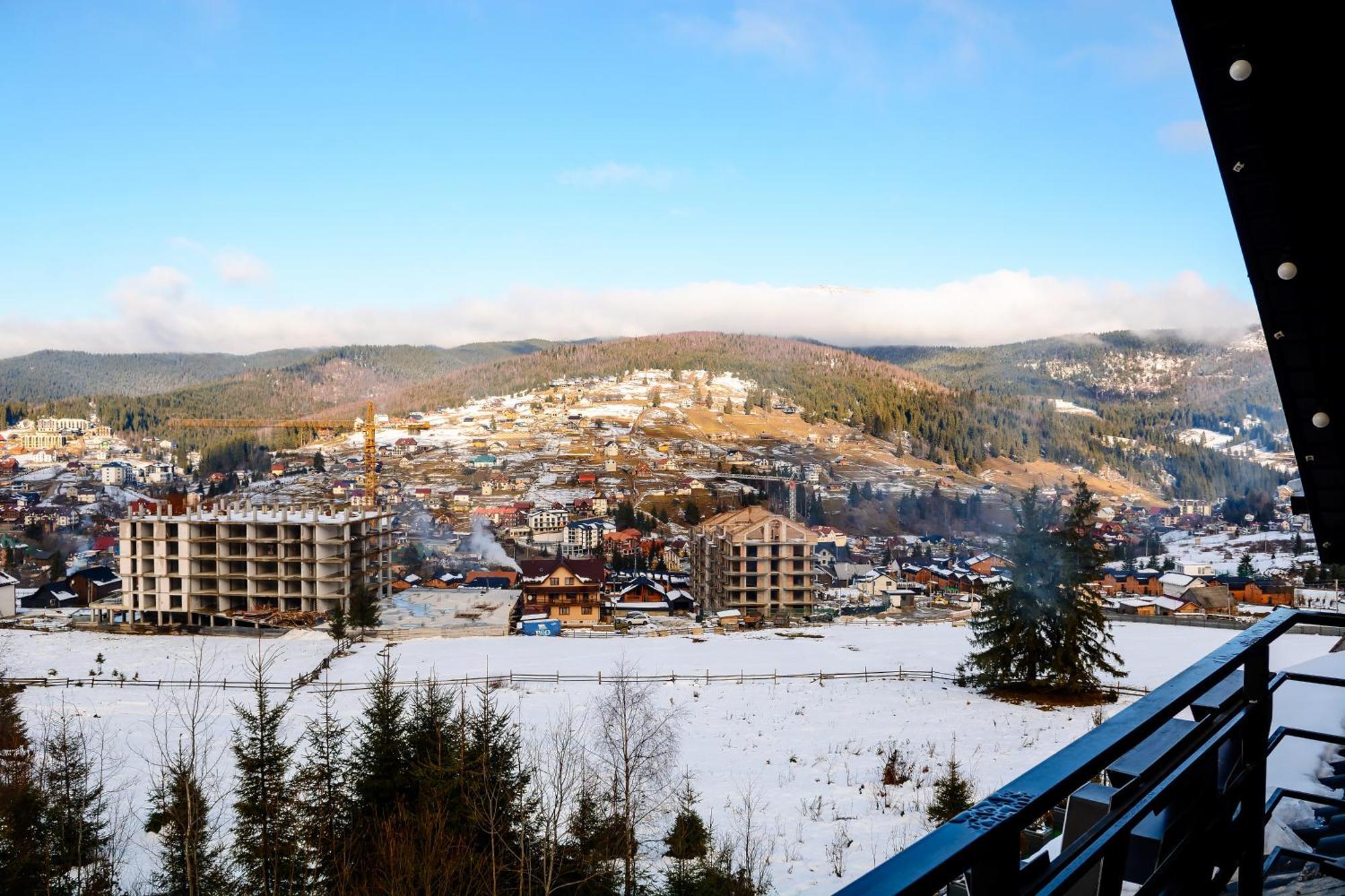 Севеней Готель Boekovel Buitenkant foto