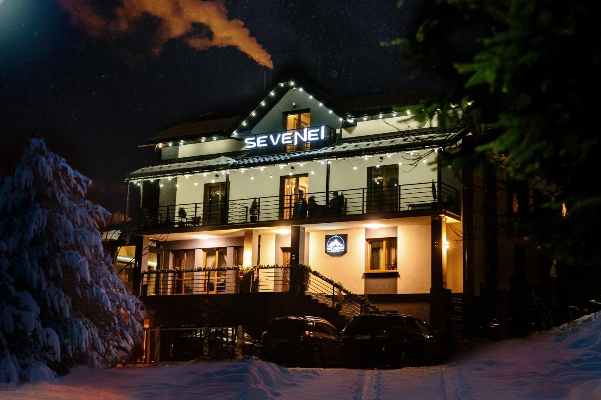 Севеней Готель Boekovel Buitenkant foto