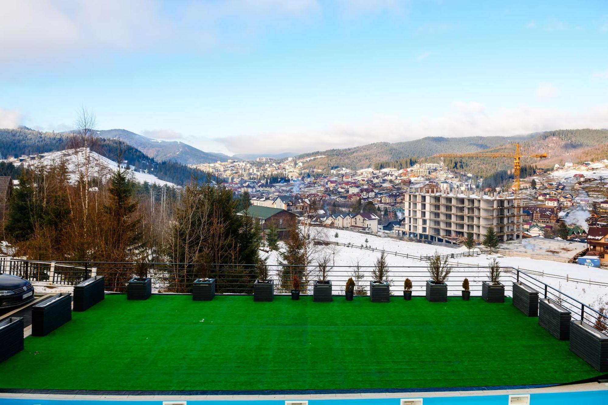 Севеней Готель Boekovel Buitenkant foto